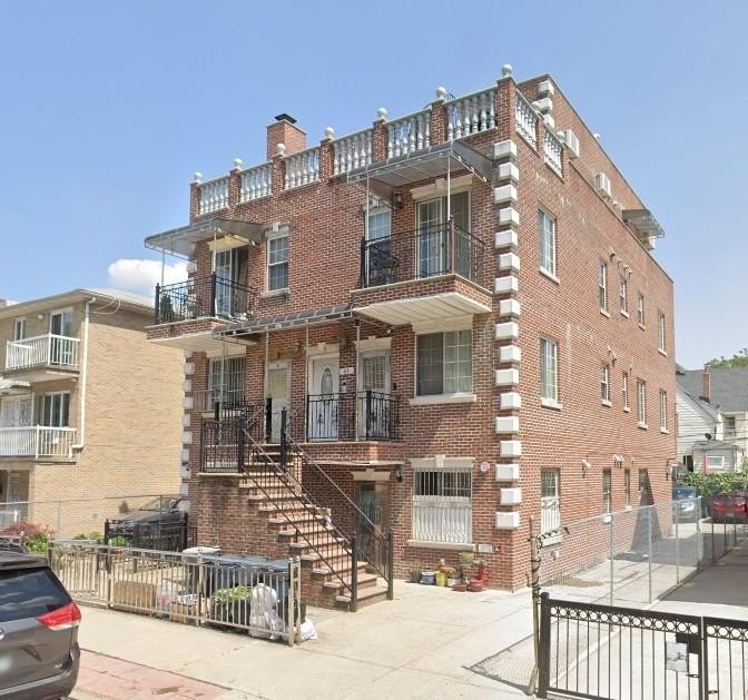 Welcome to this beautifully maintained duplex-style condo unit - Beach Condo for sale in Brooklyn, New York on Beachhouse.com