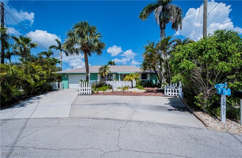 DIRECT GULF ACCESS!!! Located on an oversized cul-de-sac lot - Beach Home for sale in Matlacha, Florida on Beachhouse.com