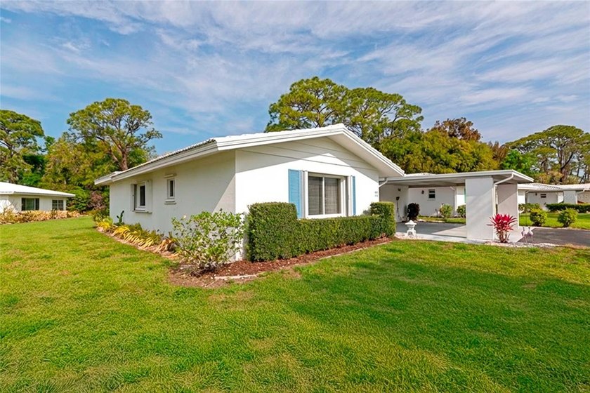 Welcome to maintenance-free Florida living in the highly - Beach Home for sale in Sarasota, Florida on Beachhouse.com