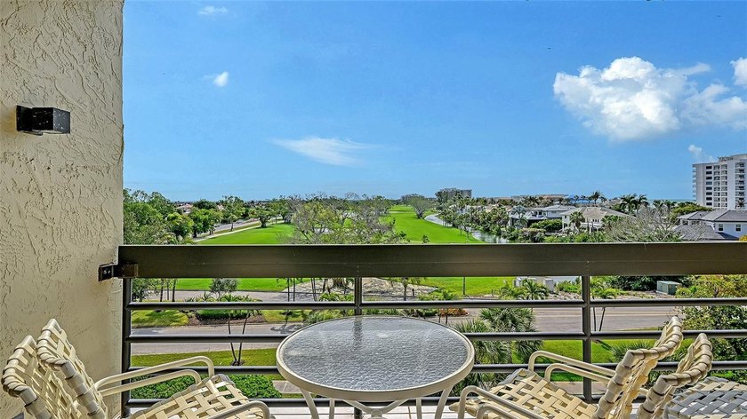 Coveted Southern exposure offering morning sun with a very - Beach Condo for sale in Longboat Key, Florida on Beachhouse.com