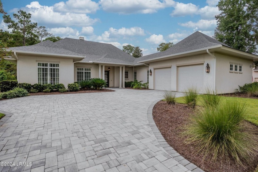 You CAN have it all with this outstanding custom home in the - Beach Home for sale in Bluffton, South Carolina on Beachhouse.com