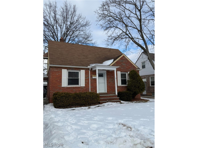 Welcome home to this adorable, move-in ready 3-bedroom, 2 bath - Beach Home for sale in Eastlake, Ohio on Beachhouse.com