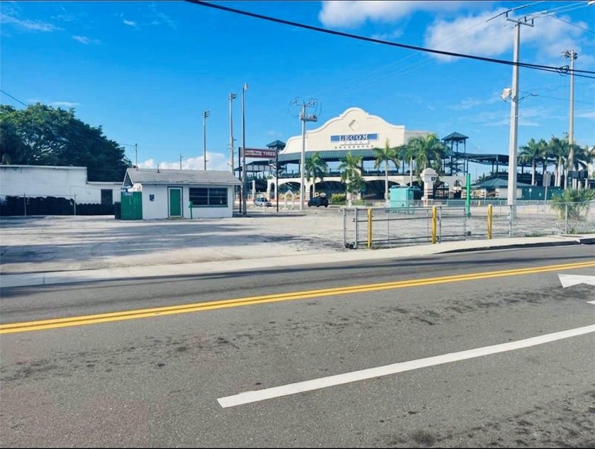 Welcome to the Gulf Of Manatee! this prime COMMERCIAL parcel is - Beach Commercial for sale in Bradenton, Florida on Beachhouse.com