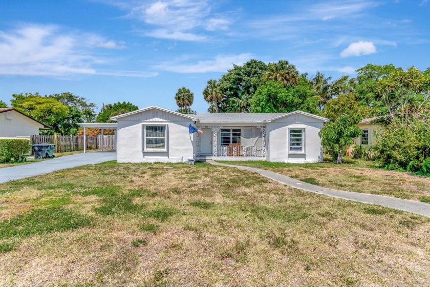4 bedroom 2 bathroom Concrete Block home situated on an - Beach Home for sale in Lake Worth Beach, Florida on Beachhouse.com