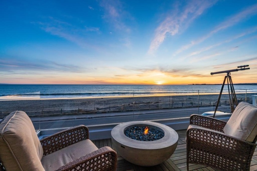 Theres something truly captivating about this home that draws - Beach Home for sale in Aptos, California on Beachhouse.com