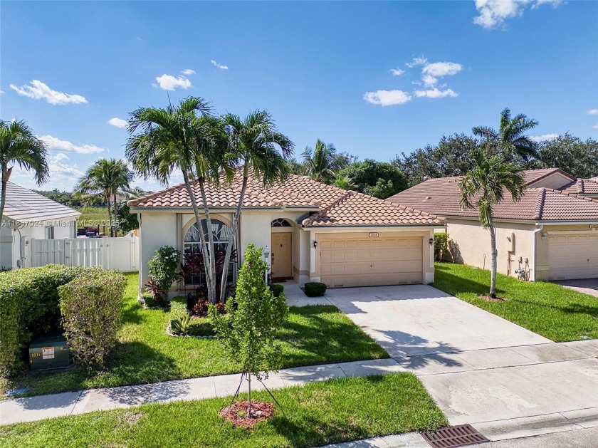 Welcome to this single story 4BR/3BATH waterfront home in the - Beach Home for sale in Pembroke Pines, Florida on Beachhouse.com