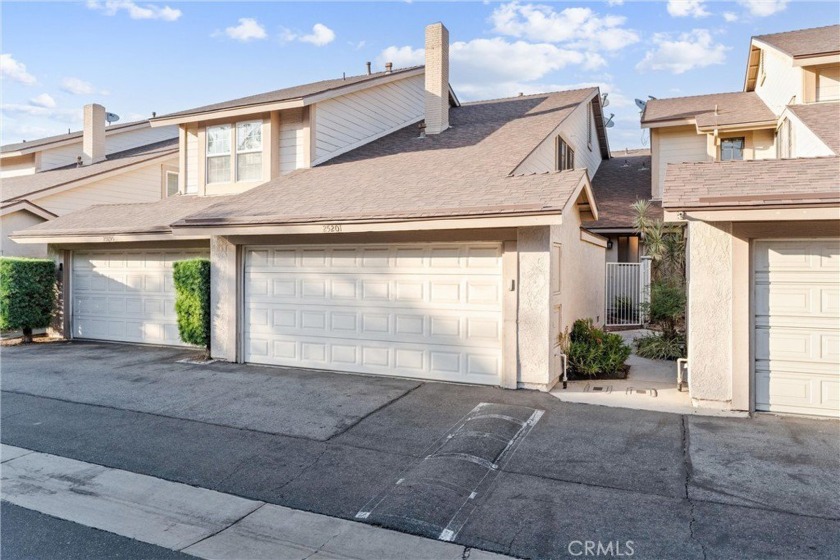 Welcome to this beautiful and move-in ready home in the heart of - Beach Condo for sale in Lake Forest, California on Beachhouse.com