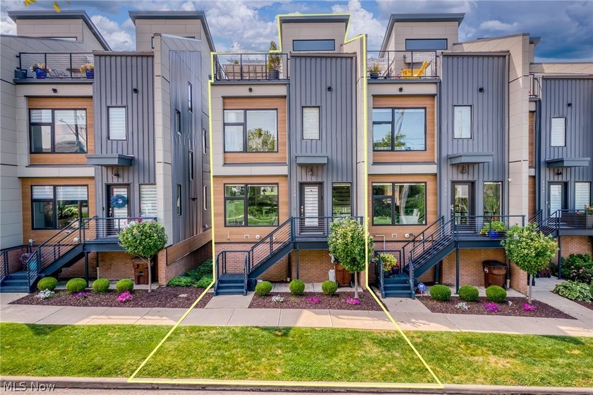 Discover the perfect blend of lakeside tranquility and urban - Beach Townhome/Townhouse for sale in Cleveland, Ohio on Beachhouse.com