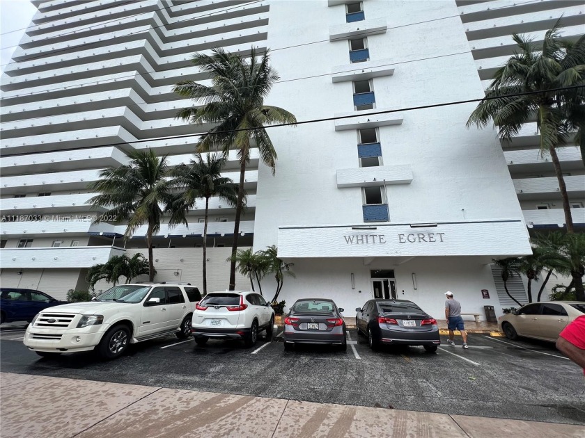 Spacious 2 bed/2 bath corner unit within a short walk to the - Beach Condo for sale in Fort  Lauderdale, Florida on Beachhouse.com