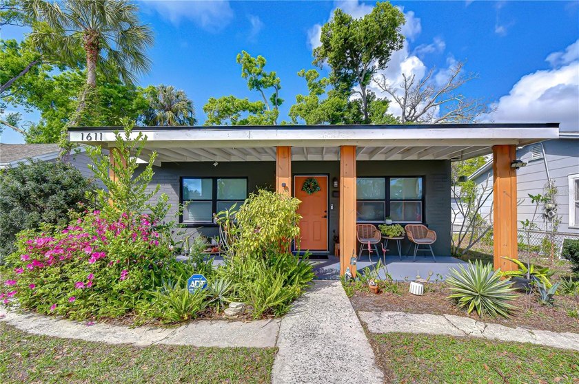 Welcome to this charming 2-bedroom, 1-bathroom block home - Beach Home for sale in St. Petersburg, Florida on Beachhouse.com