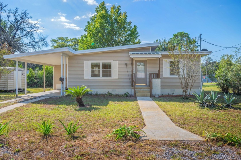 Centrally located Fort Walton Beach renovated cottage with a - Beach Home for sale in Fort Walton Beach, Florida on Beachhouse.com