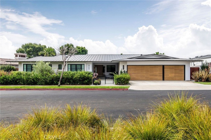 A single-level home with a contemporary aesthetic in the coveted - Beach Home for sale in Corona Del Mar, California on Beachhouse.com