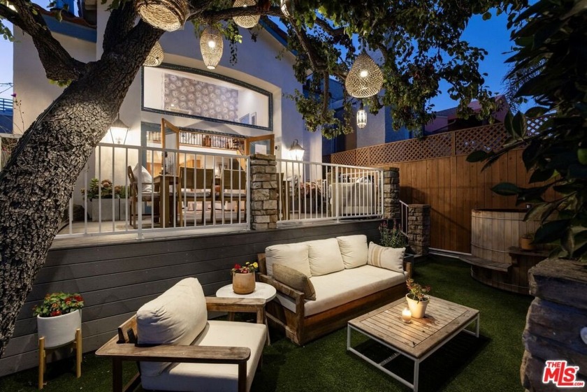 Welcome to 439 Carroll Canal, a stylish contemporary - Beach Home for sale in Venice, California on Beachhouse.com