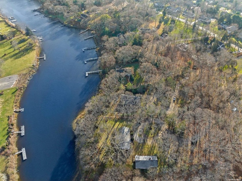 A must see secluded water front Compound. Rarely do you find two - Beach Home for sale in Southold, New York on Beachhouse.com