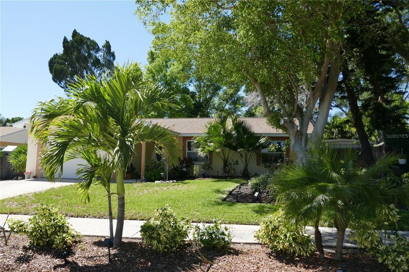 This charming home is situated on a small lake in Seminole . It - Beach Home for sale in Seminole, Florida on Beachhouse.com