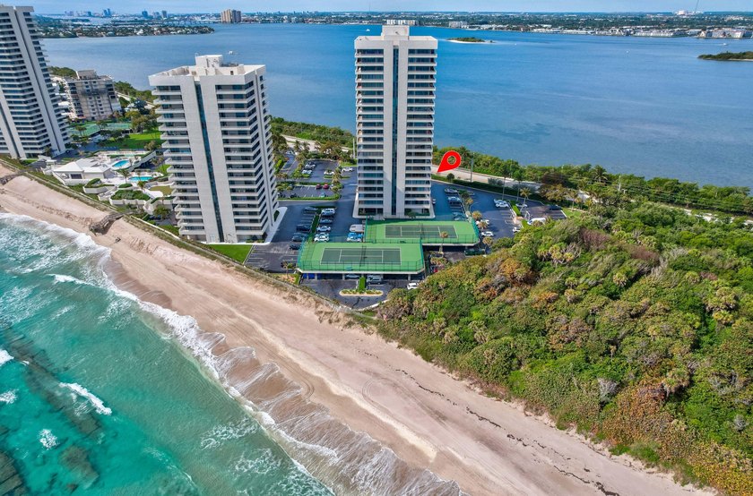This great light and bright condo at the Water Glades on Singer - Beach Condo for sale in Singer Island, Florida on Beachhouse.com