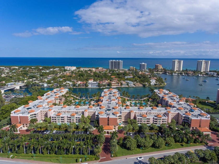 HIGHLY COVETED GRANDVIEW VILLA PENTHOUSE SITUATED DIRECTLY ON - Beach Condo for sale in Boca Raton, Florida on Beachhouse.com