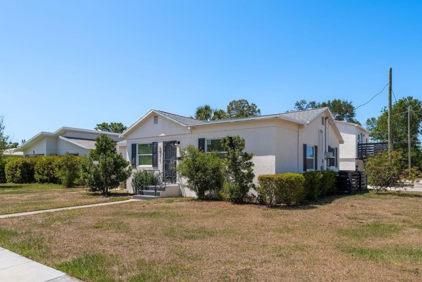 DUAL INCOME OPPORTUNITY IN SUNNY ST. PETERSBURG

This - Beach Townhome/Townhouse for sale in St. Petersburg, Florida on Beachhouse.com