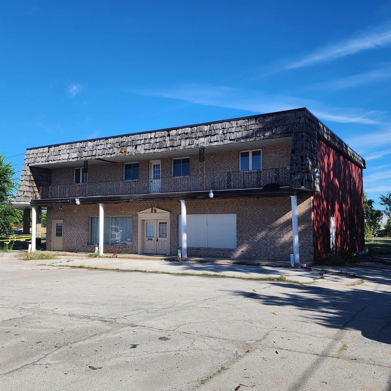 PRIME 6000 SQ FTMERCIAL BUILDING ON N. EUCLID - FLEXIBLE - Beach Commercial for sale in Bay City, Michigan on Beachhouse.com