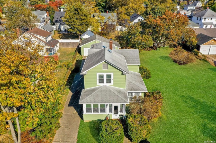 Welcome to 19 West Drive, a charming colonial home in the heart - Beach Home for sale in Bay Shore, New York on Beachhouse.com