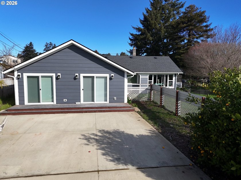 Great opportunity to purchase a duplex on a large lot with - Beach Home for sale in Brookings, Oregon on Beachhouse.com