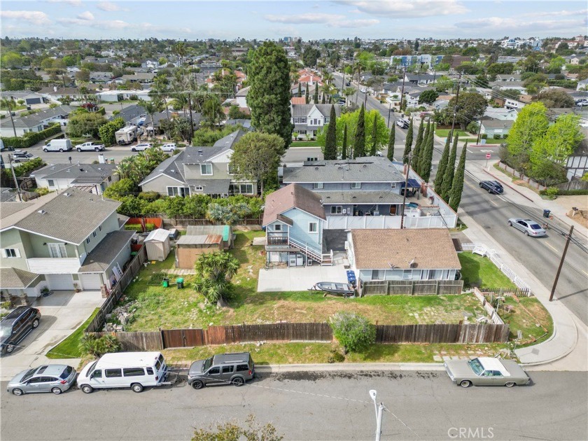 Incredible Investment Opportunity - 3 Units + Bonus Parcel - Beach Home for sale in Costa Mesa, California on Beachhouse.com