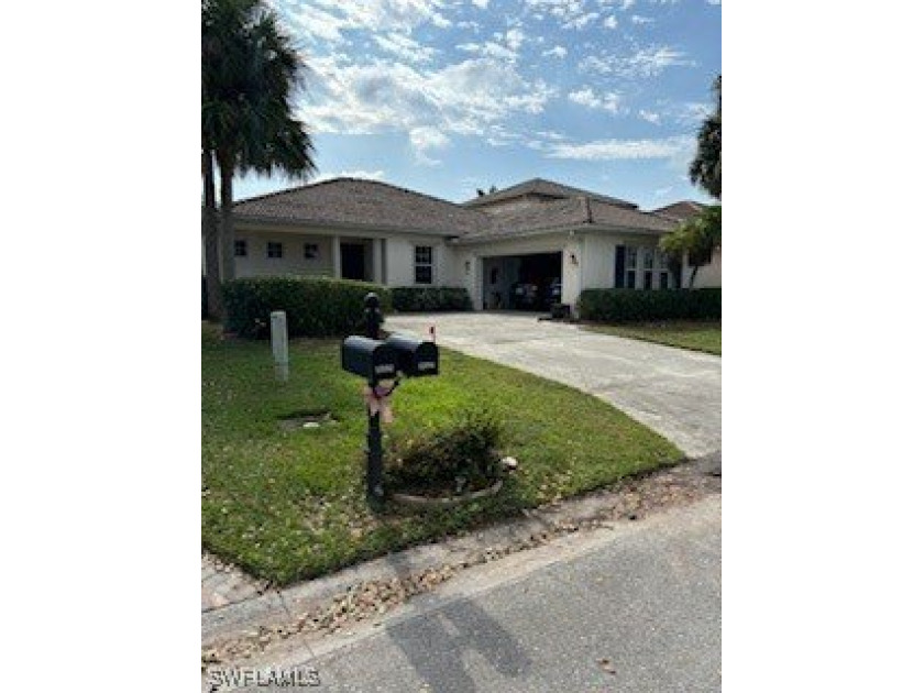 Eat-in Kitchen: This spacious kitchen offers plenty of cabinets - Beach Home for sale in Fort Myers, Florida on Beachhouse.com