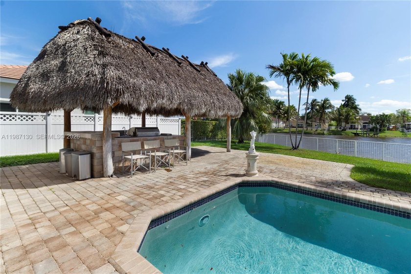 Lakefront 4BR/3 bath + loft pool home in a desirable Keystone - Beach Home for sale in Pembroke Pines, Florida on Beachhouse.com