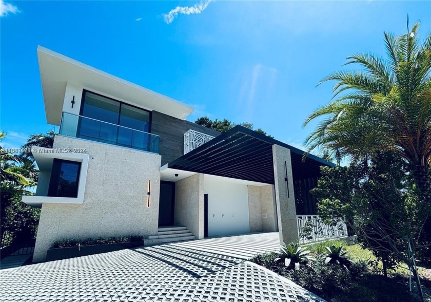 Prime turnkey residence nestled directly in front of the - Beach Home for sale in Miami Beach, Florida on Beachhouse.com