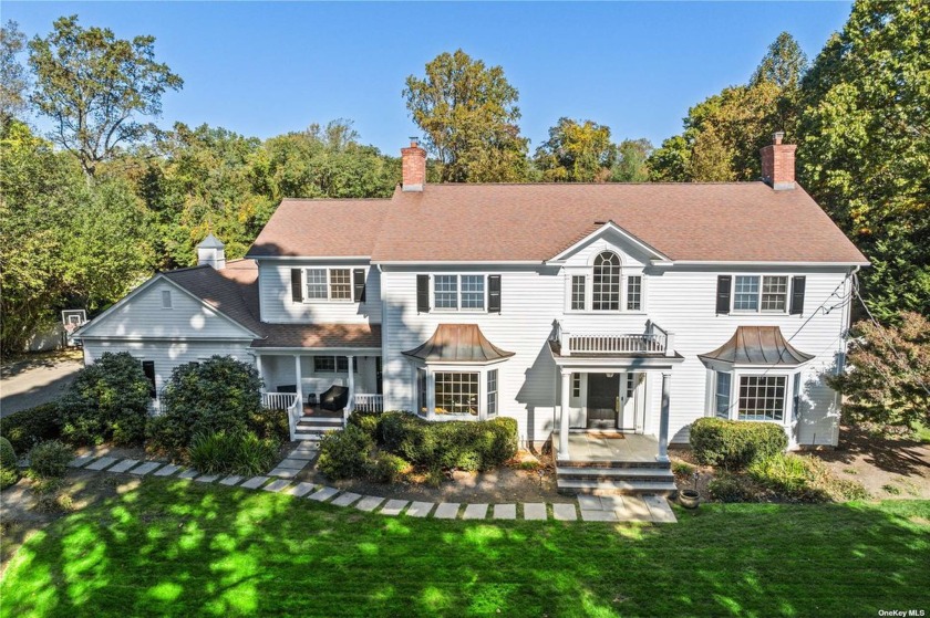 Stunning Classic Colonial situated on a tree-lined country lane - Beach Home for sale in Lloyd Harbor, New York on Beachhouse.com