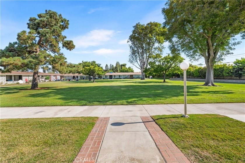 Expansive greenbelt location! 1Bed/1bath with sprawling laminate - Beach Other for sale in Seal Beach, California on Beachhouse.com