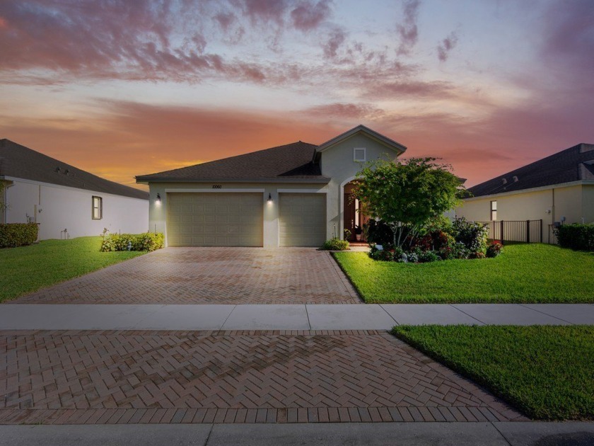 Stunning 3BR/3BA split floor plan home with a 3-car garage and - Beach Home for sale in Vero Beach, Florida on Beachhouse.com