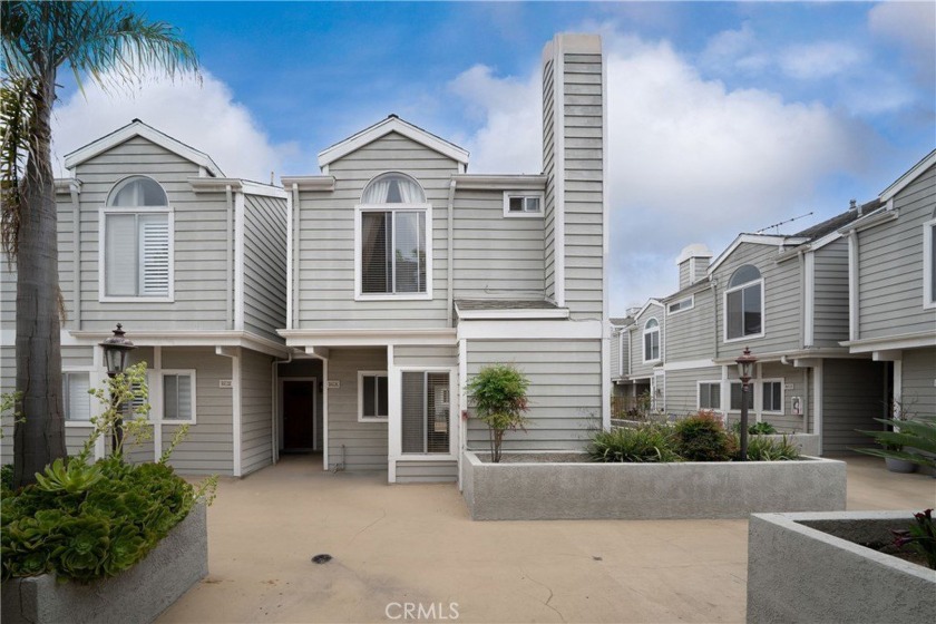 This quaint gated community located in the heart of Costa Mesa - Beach Condo for sale in Costa Mesa, California on Beachhouse.com