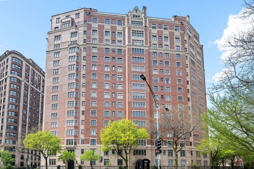 Experience refined East Lakeview living in this impeccably - Beach Home for sale in Chicago, Illinois on Beachhouse.com