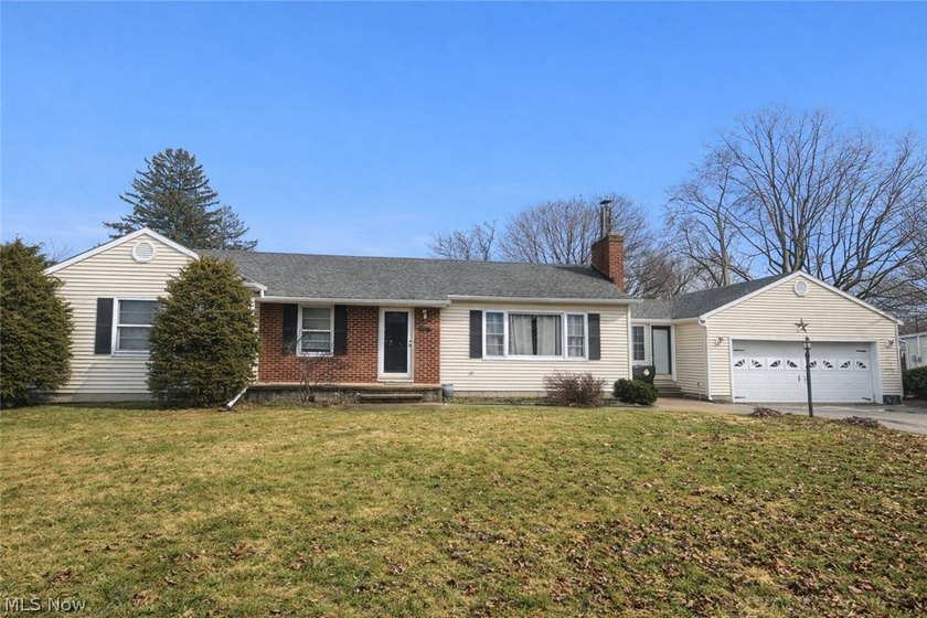 Enjoy easy one-floor living in this well-maintained 3-bedroom - Beach Home for sale in Ashtabula, Ohio on Beachhouse.com