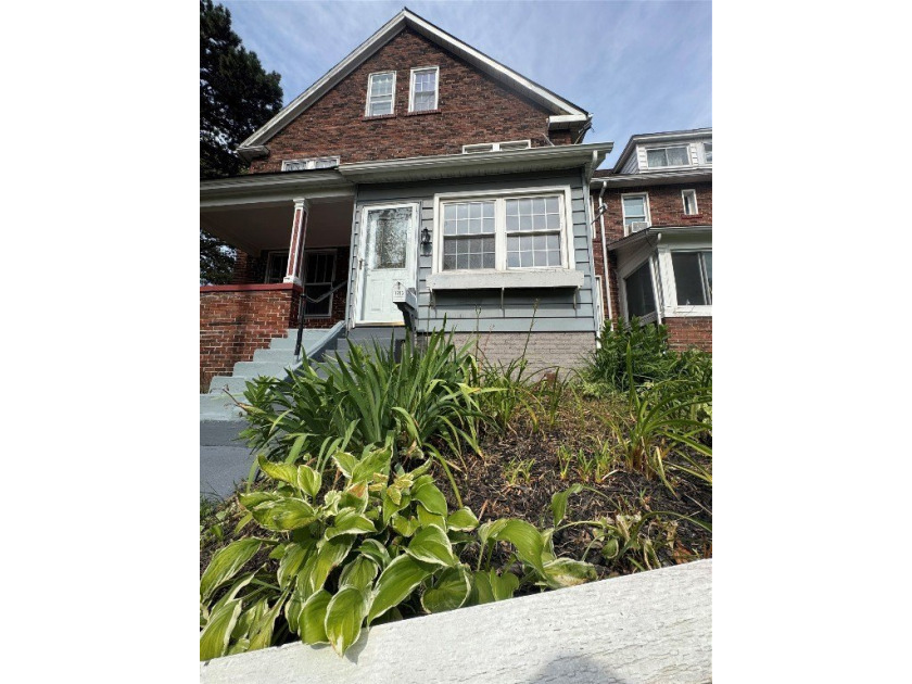 A bright foyer enters into a large kitchen and family room with - Beach Home for sale in Erie, Pennsylvania on Beachhouse.com