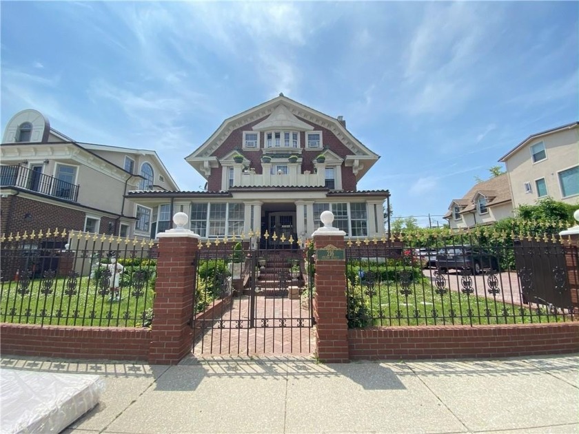 Welcome to One of a Kind custom built Beauty on OCEAN BLOCK in - Beach Home for sale in Brooklyn, New York on Beachhouse.com