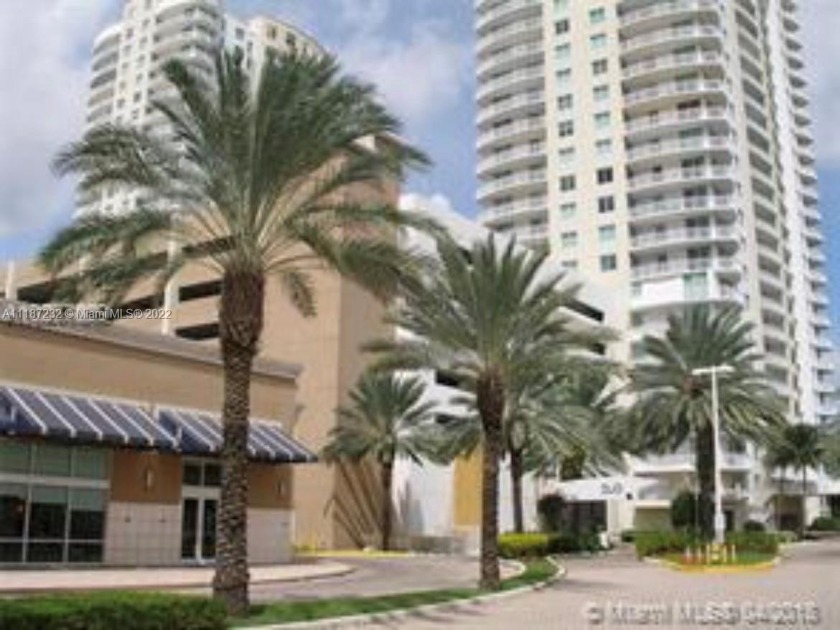 AS IS 2 BEDROOMS 2 BATHROOMS WITH GOLF COURSE, POOL AND - Beach Condo for sale in Hallandale  Beach, Florida on Beachhouse.com