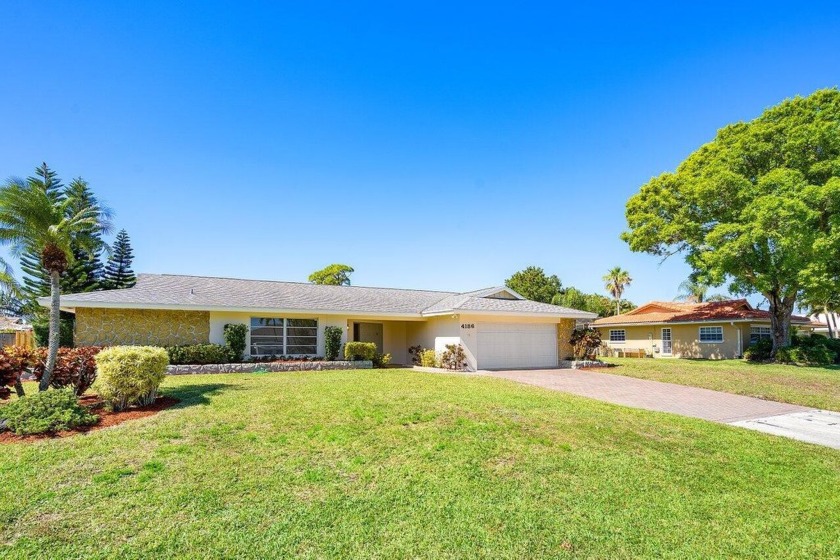 RENOVATED home freshly painted both inside and out. New - Beach Home for sale in Palm Beach Gardens, Florida on Beachhouse.com