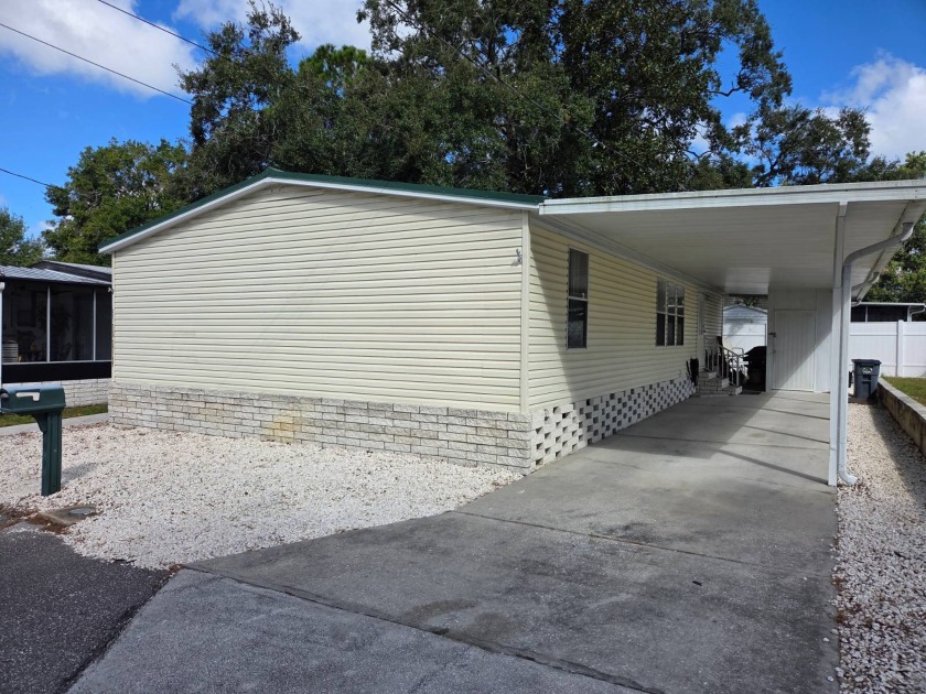 This 1999 3 bed 2 bath home is located in Rose Lake Estates a - Beach Home for sale in Tampa, Florida on Beachhouse.com