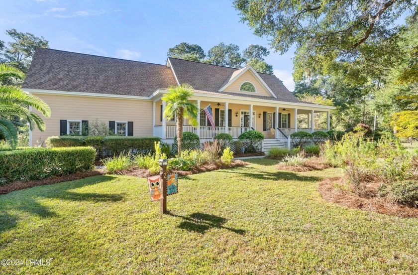 Welcome to Pleasant Point. Nestled on  a quiet court you will - Beach Home for sale in Beaufort, South Carolina on Beachhouse.com