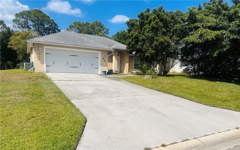 Beautiful 3 bedroom 2 bath home located in a wonderful - Beach Home for sale in Vero Beach, Florida on Beachhouse.com