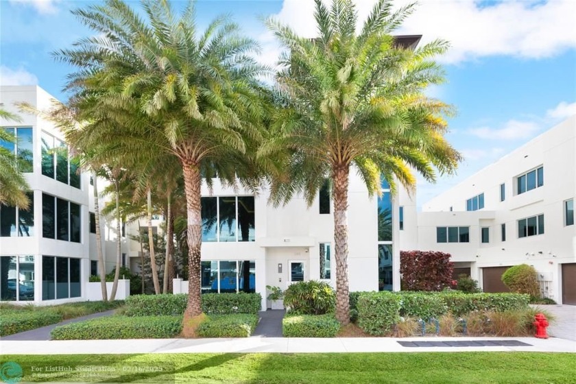 Newer CORNER Townhome has EVERYTHING you could want  Private 35' - Beach Townhome/Townhouse for sale in Lauderdale By The Sea, Florida on Beachhouse.com