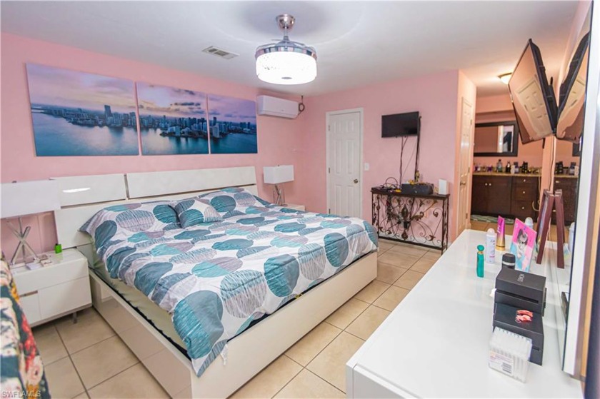 Won't last long!!!Over 1900 sqft 3 bedroom/3bath, great - Beach Home for sale in Naples, Florida on Beachhouse.com