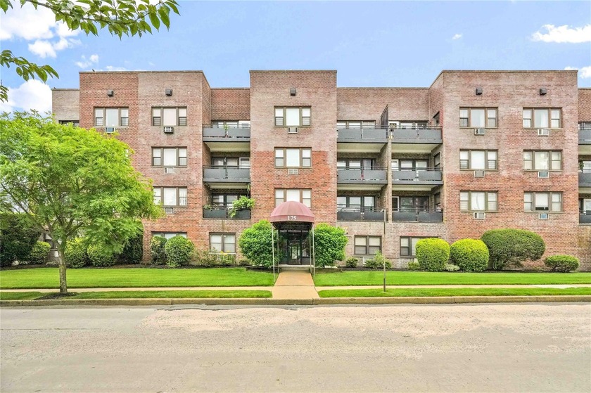 Welcome to this spacious and inviting 1-bedroom co-op located on - Beach Home for sale in Freeport, New York on Beachhouse.com