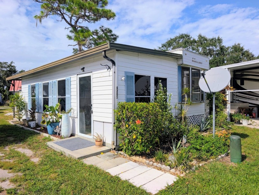 COZY GETAWAY YOU'VE ALWAYS WANTED. Just $12,500.  Super - Beach Home for sale in Ruskin, Florida on Beachhouse.com