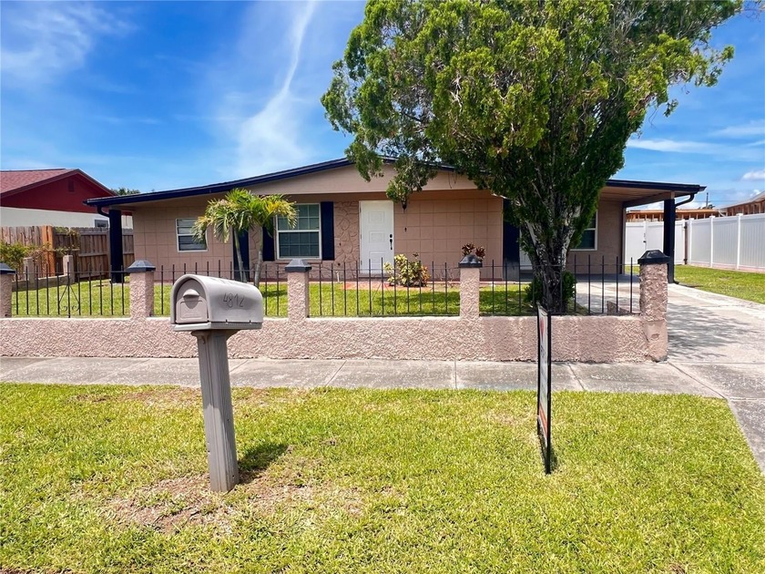 Spacious 3 bedrooms 3 full baths with endless possibilities - Beach Home for sale in Tampa, Florida on Beachhouse.com