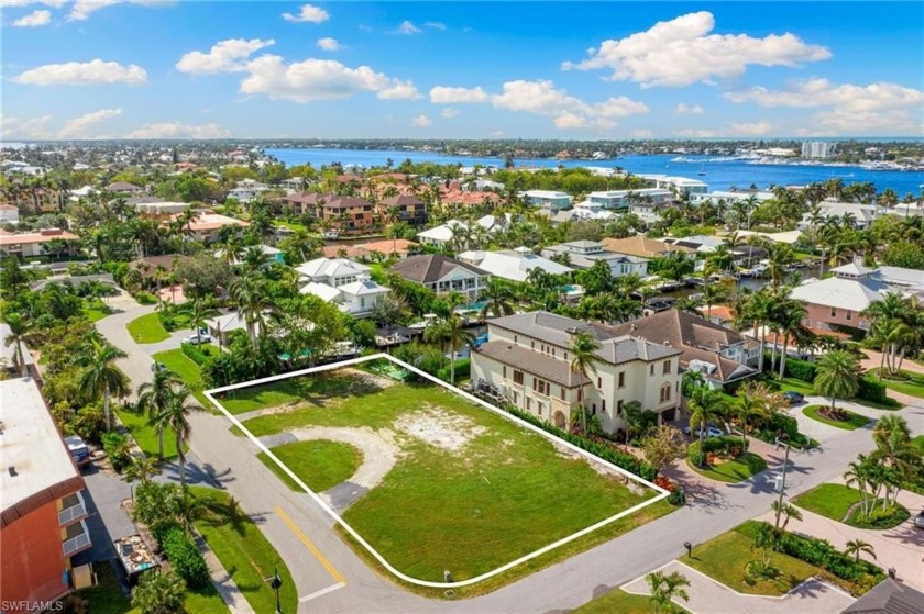 Here's your chance to create the ultimate coastal retreat on a - Beach Lot for sale in Naples, Florida on Beachhouse.com