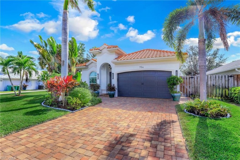 Beautiful 3 bed 2.5 bath turnkey home in highly sought after - Beach Home for sale in Naples, Florida on Beachhouse.com
