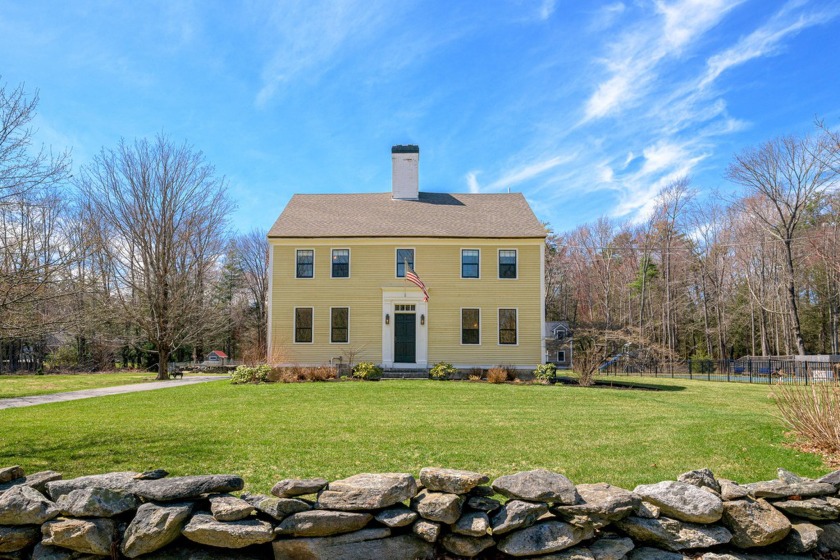 This exquisite and historic Colonial is set on an
expansive - Beach Home for sale in Cumberland, Maine on Beachhouse.com